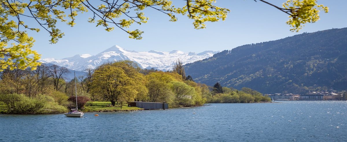 Lake-Zell-in-summer-with-Kitzsteinhorn-glacier,-Salzburg,-Austria_547906624-(2).jpg