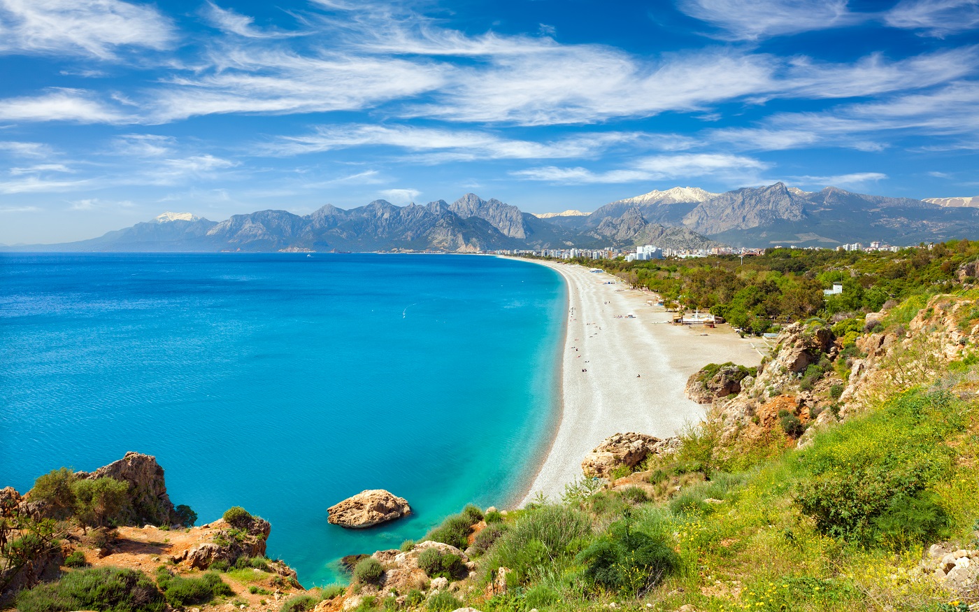 Konyaalti-beach,-Antalya,-nejkrasnejsi-plaze-Turecka.jpg
