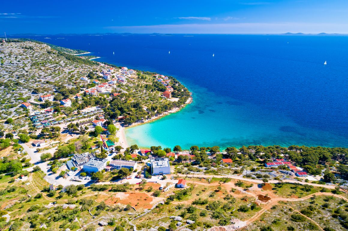 Krásná pláž Slanica v Chorvatsku